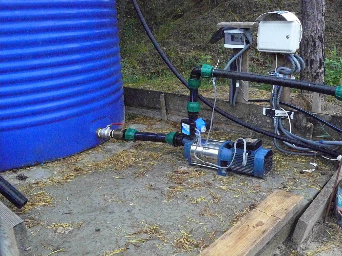 Станция включения воды. ЕСПА система автополива насос. Продувочный узел автополив. Обвязка насоса для полива. Водопровод для полива на даче.